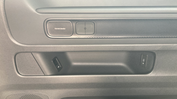 Volkswagen ID. Buzz 210kW Style Pro 86kWh 5dr LWB Auto [7St/Design+] Electric Estate - Image 29